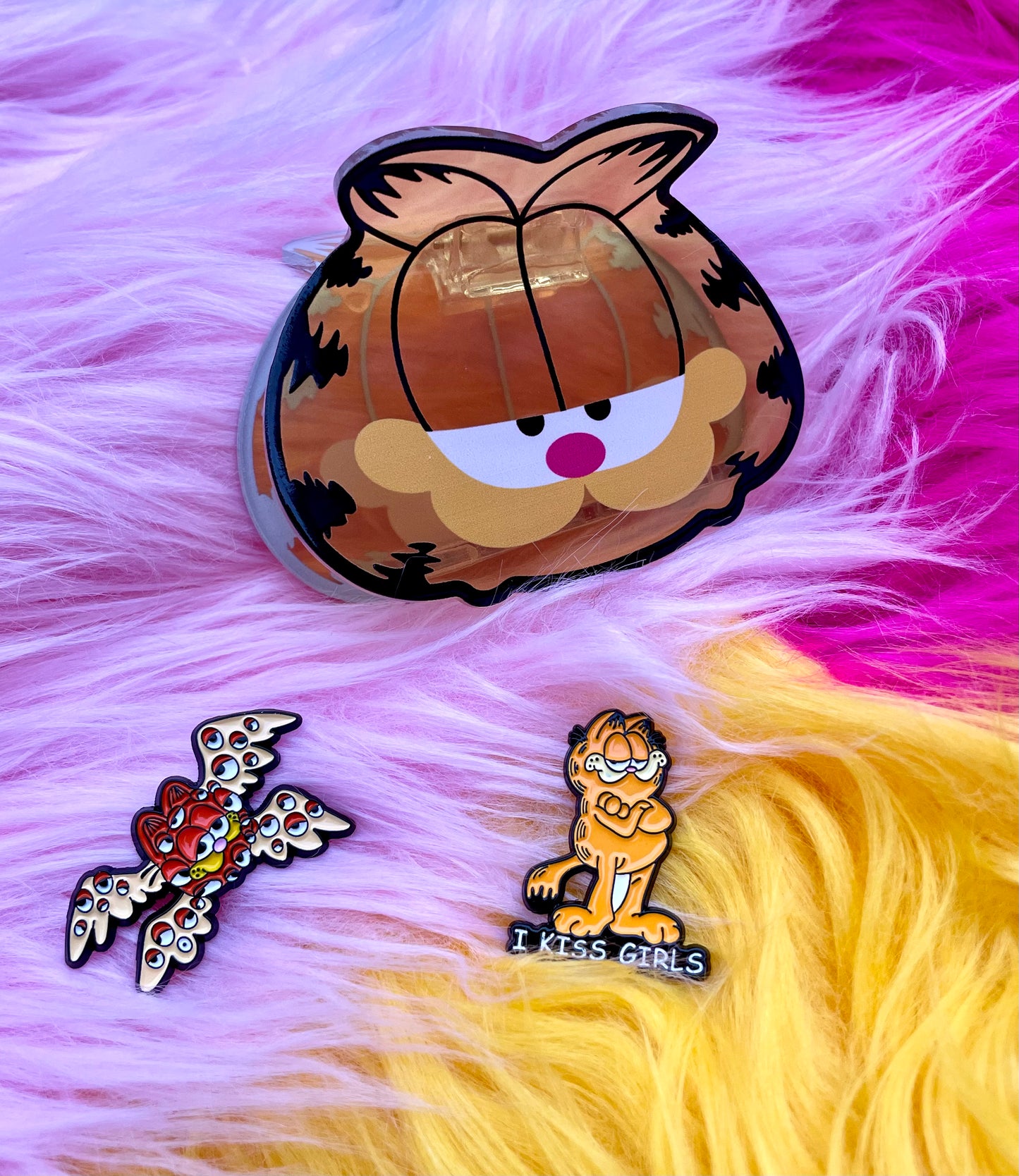 "I Kiss Girls" Gorfield Enamel Pin