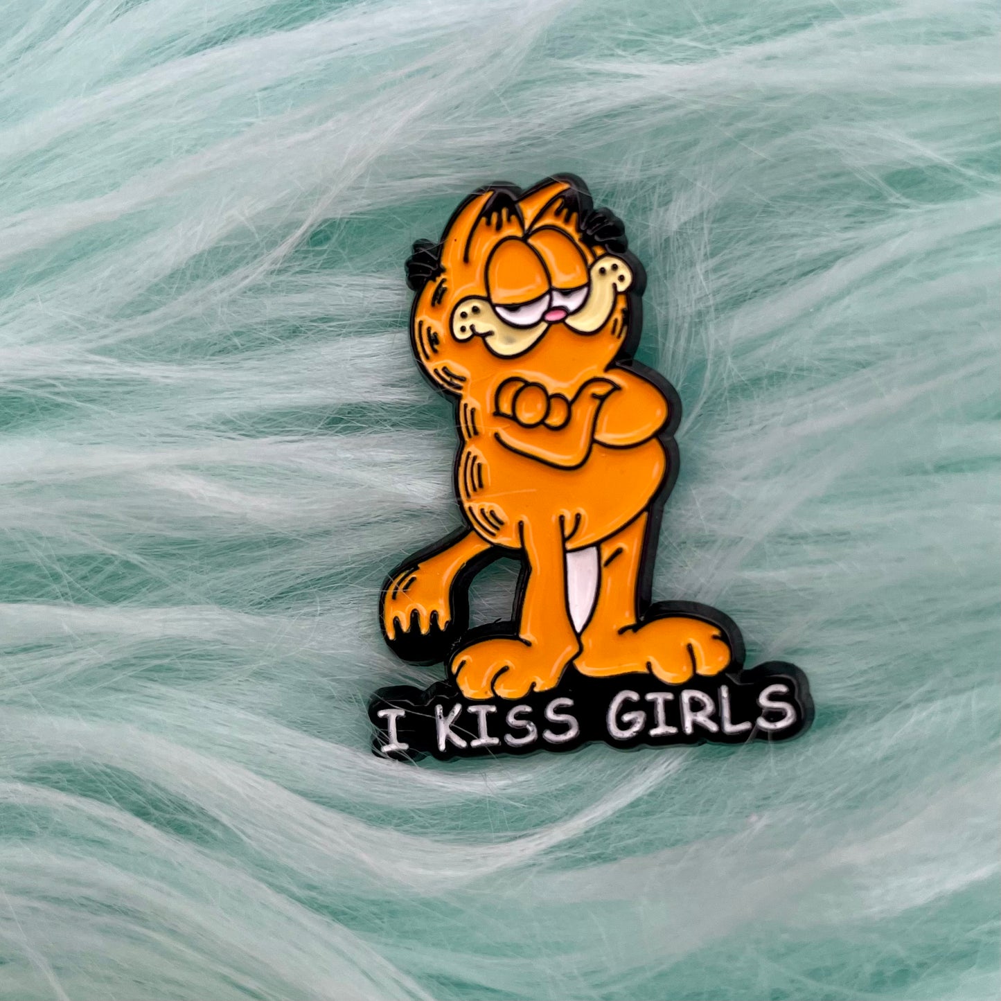 "I Kiss Girls" Gorfield Enamel Pin